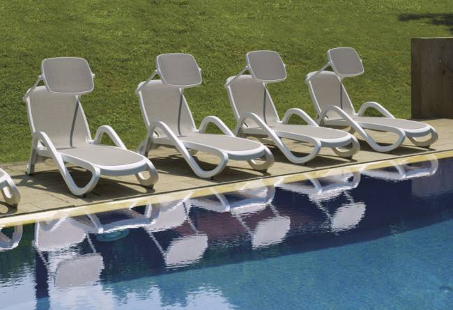 Шезлонг-лежак пластиковый Alfa белый, тортора 1700-1945х710х850 мм Шезлонг-лежак пластиковый Alfa белый, тортора 1700-1945х710х850 мм