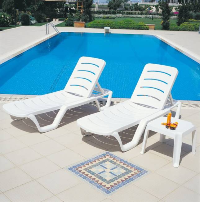 Столик для шезлонга пластиковый Zambak белый 430х430х370 мм