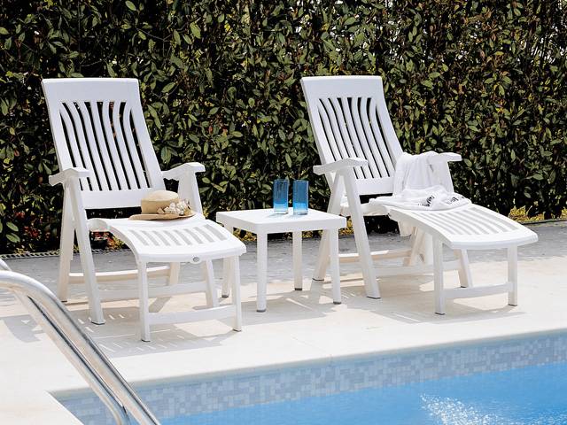 Столик пластиковый для лежака Rodi белый 460х460х400 мм Столик пластиковый для лежака Rodi белый 460х460х400 мм